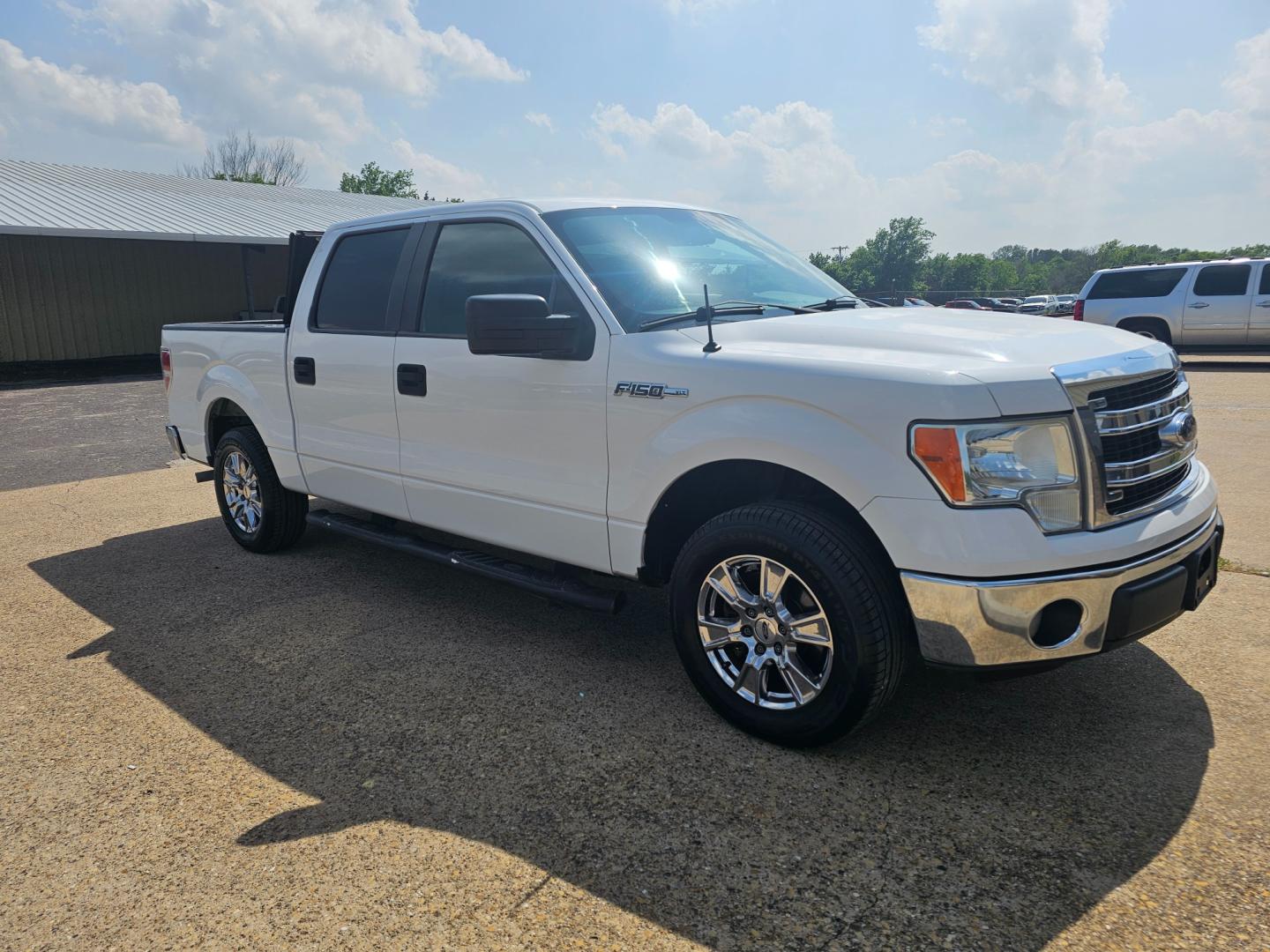 2013 WHITE Ford F-150 XLT SuperCrew 6.5-ft. Bed 2WD (1FTEW1CM2DF) with an 3.7L V6 DOHC 24V engine, 6-Speed Automatic transmission, located at 533 S Seven Points BLVD, Seven Points, TX, 75143, (430) 255-4030, 32.313999, -96.209351 - Photo#1